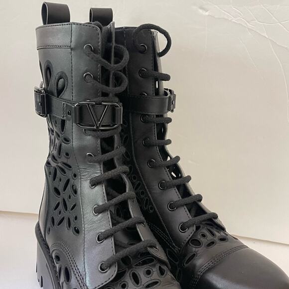Valentino Black Leather Laser Cut Out Lace Up Combat Boots Size 41 - Picture 11 of 15